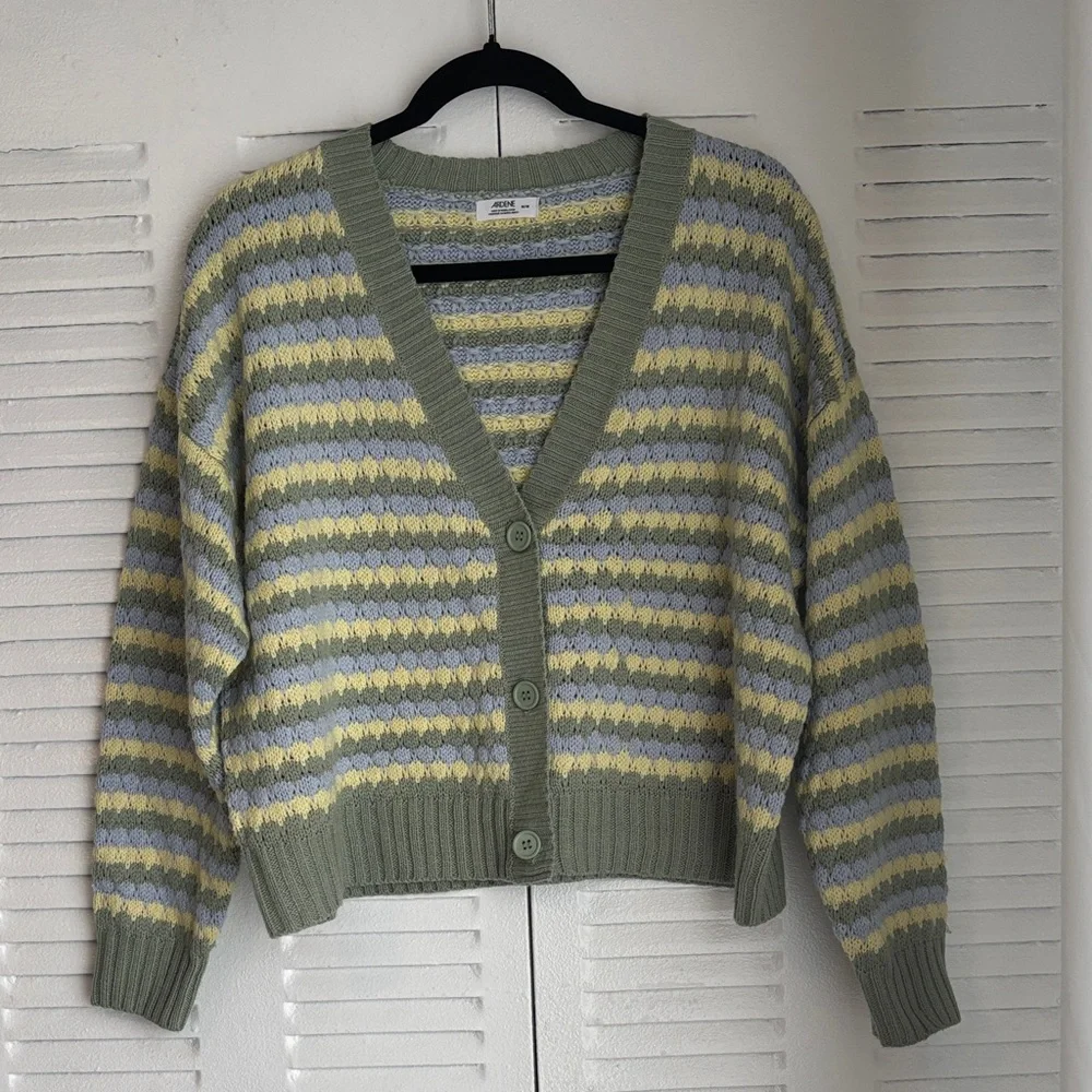 Ardene Cozy Pastel Striped Cropped Cardigan Soft Girl Aesthetic Cute Knit - Picture 2 of 7